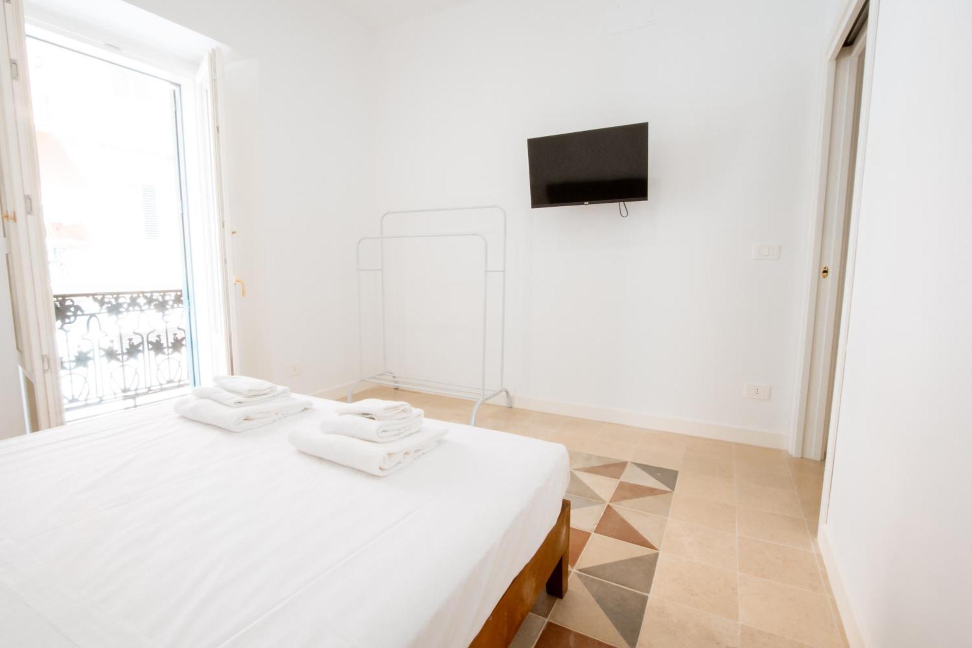Palazzo Marevento Apartment Bari Bagian luar foto