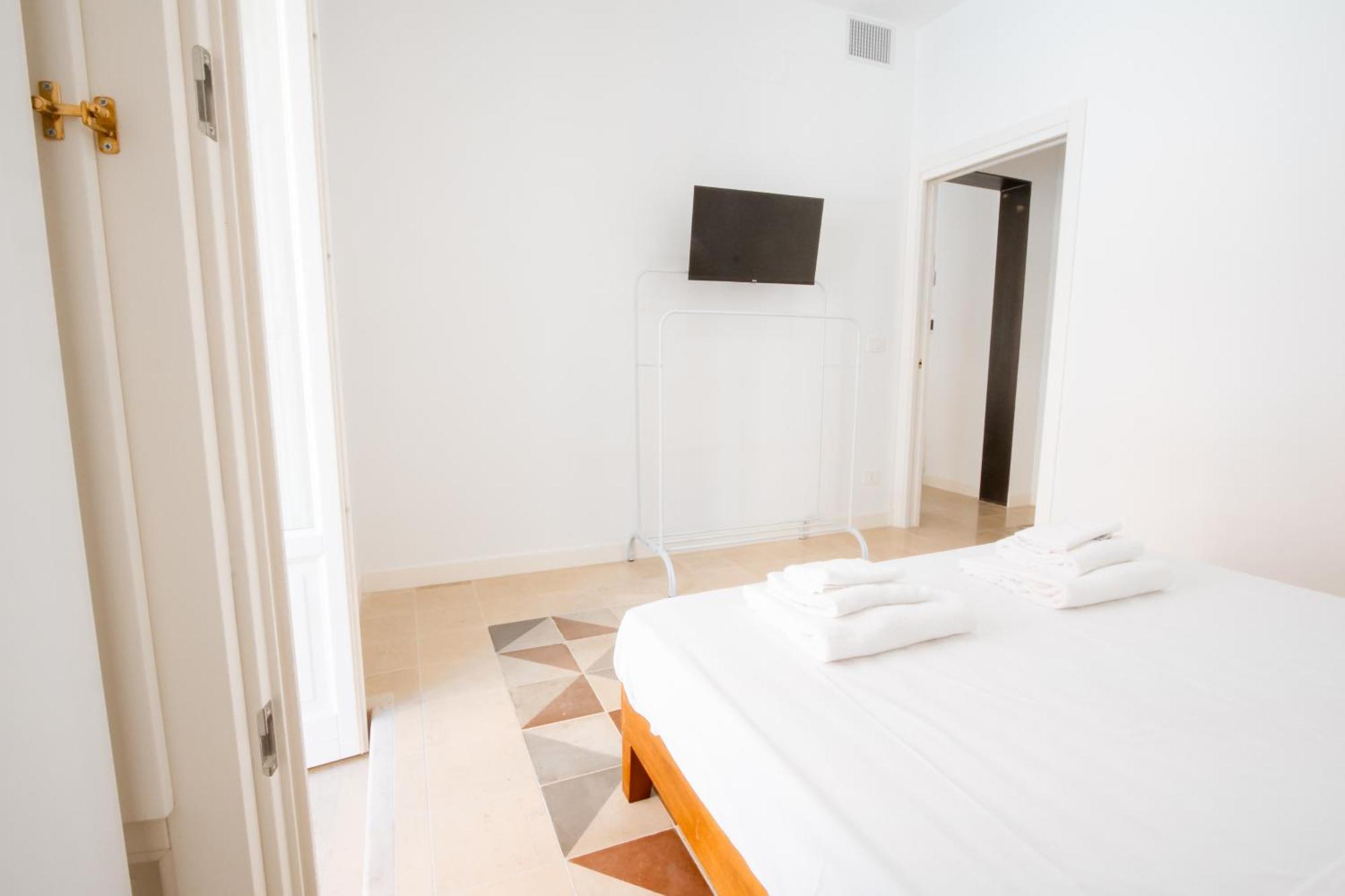 Palazzo Marevento Apartment Bari Bagian luar foto