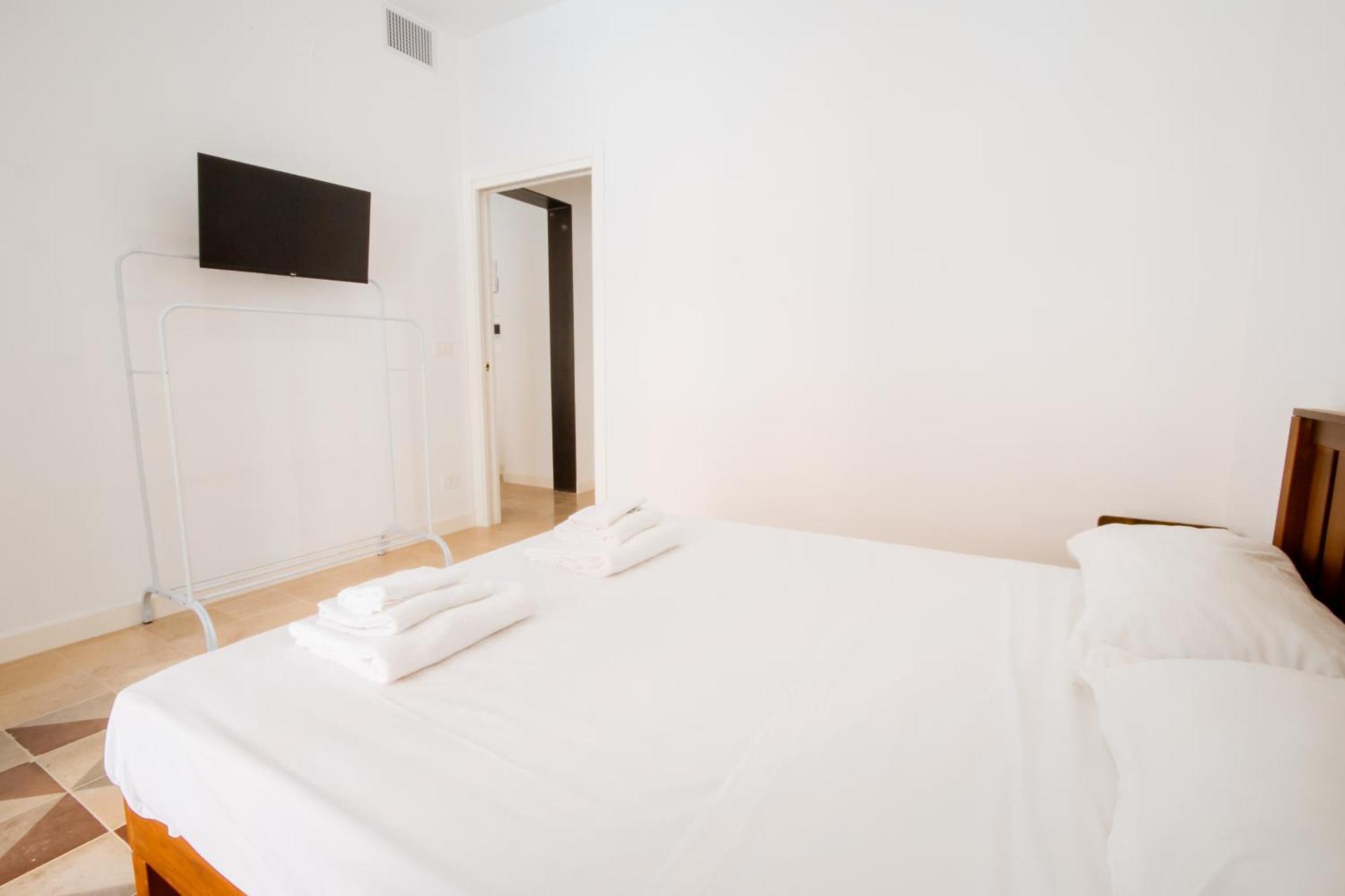 Palazzo Marevento Apartment Bari Bagian luar foto