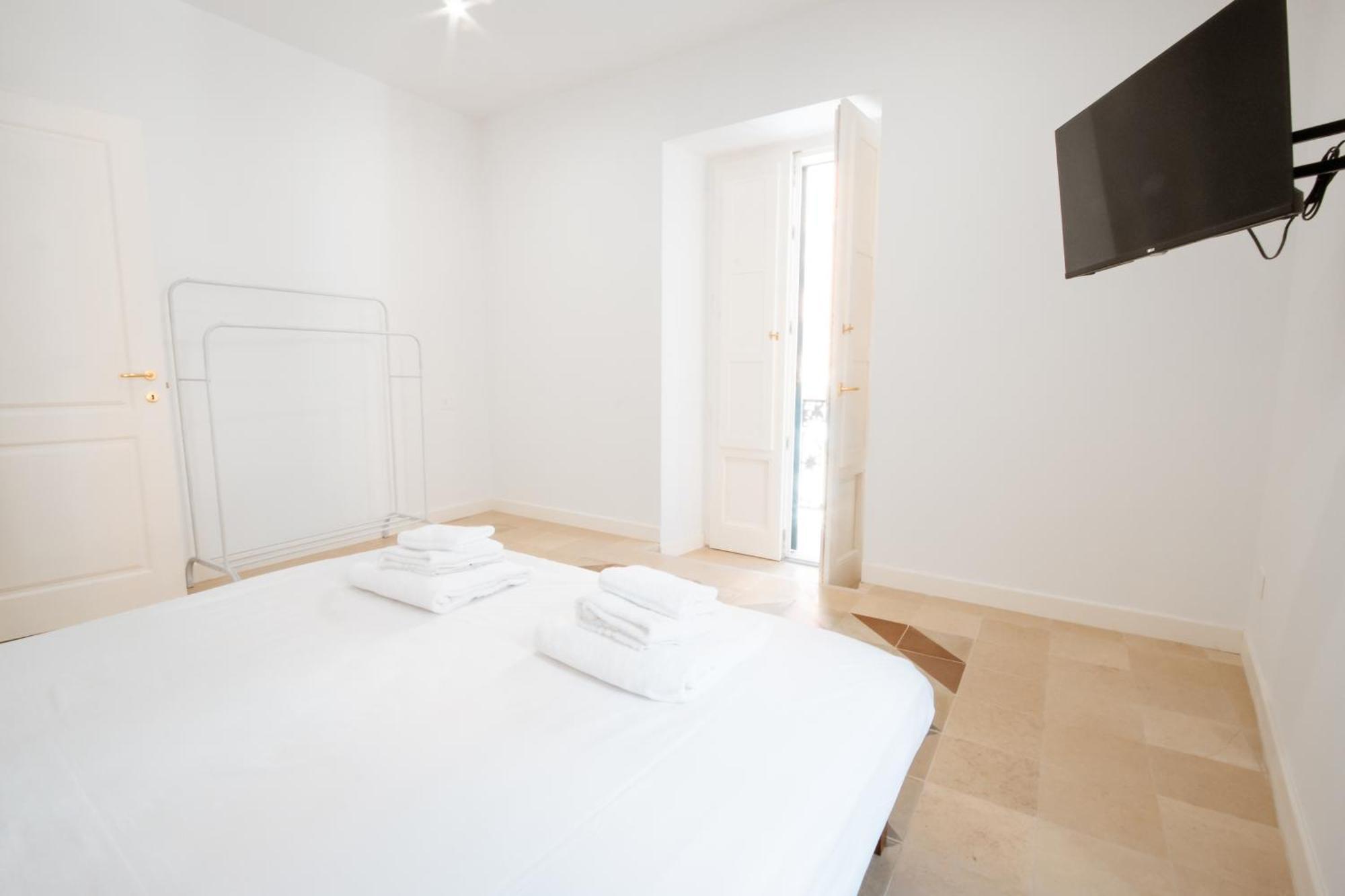 Palazzo Marevento Apartment Bari Bagian luar foto