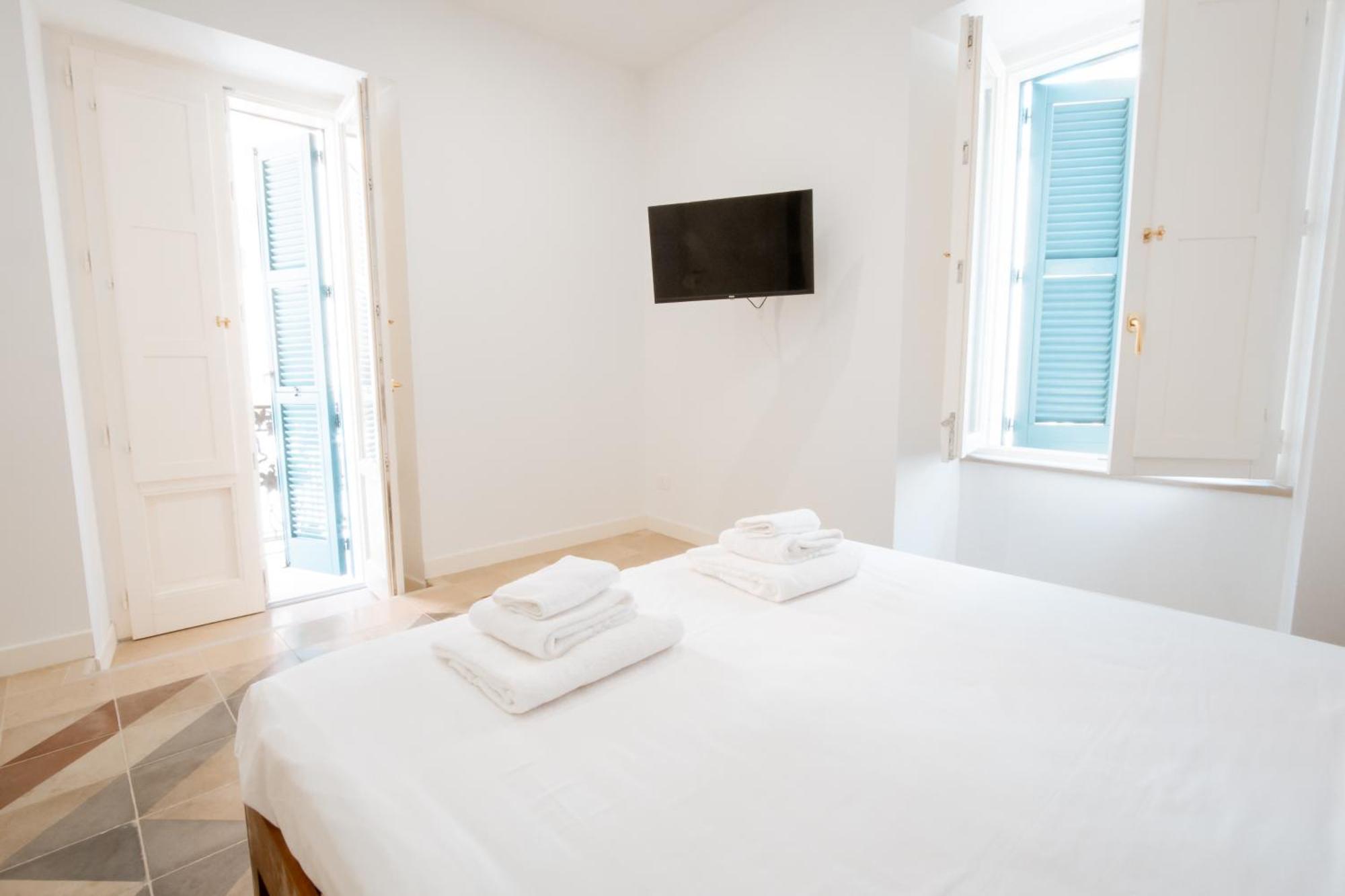 Palazzo Marevento Apartment Bari Bagian luar foto