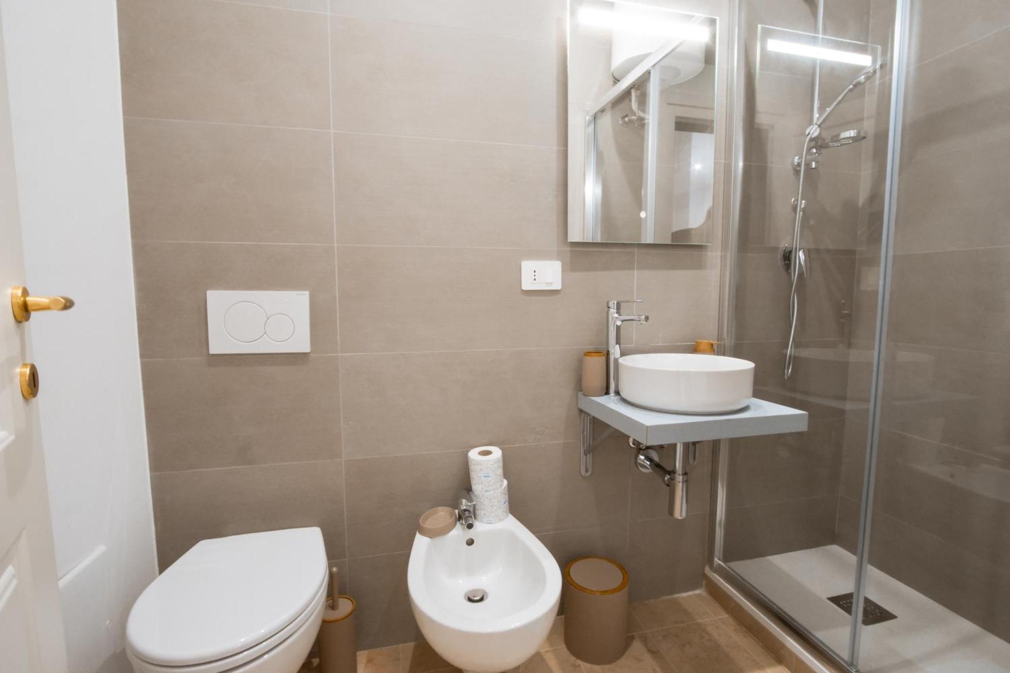 Palazzo Marevento Apartment Bari Bagian luar foto